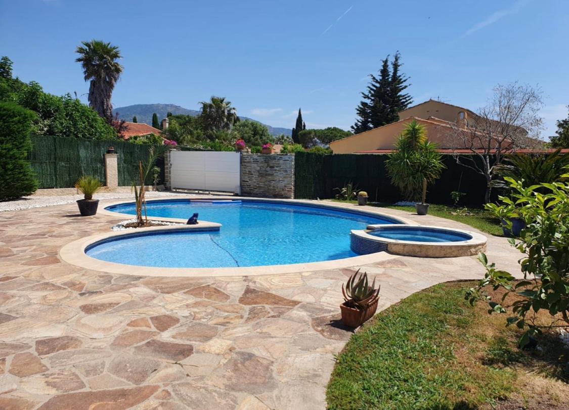 Villa Au Calme Avec Piscine Privative Борм-ле-Мимоза Экстерьер фото
